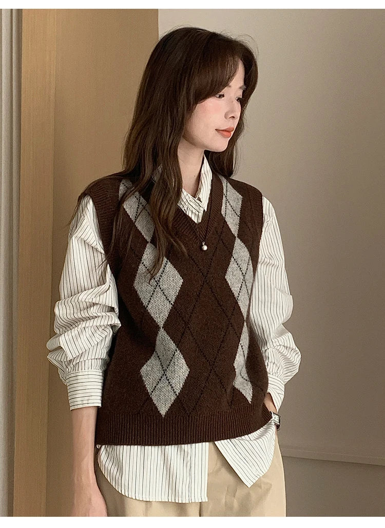 Wool O-Neck Diamond Knit Sweater
