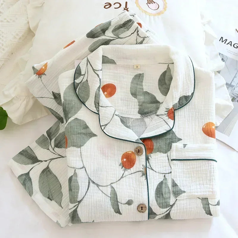 allvariants:: Children's outfit with leaf pattern on a white background