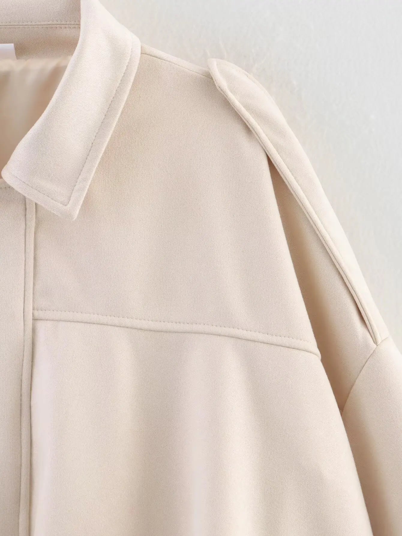 allvariant::Close-up of a beige coat with a collar on a light background