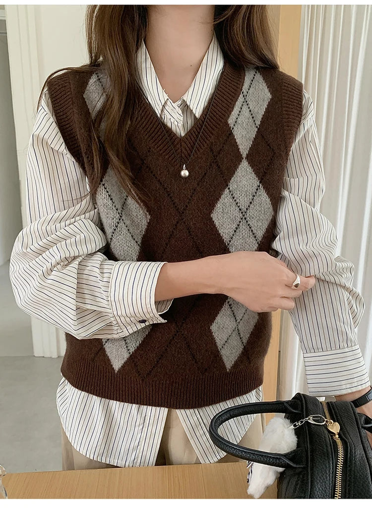 Wool O-Neck Diamond Knit Sweater