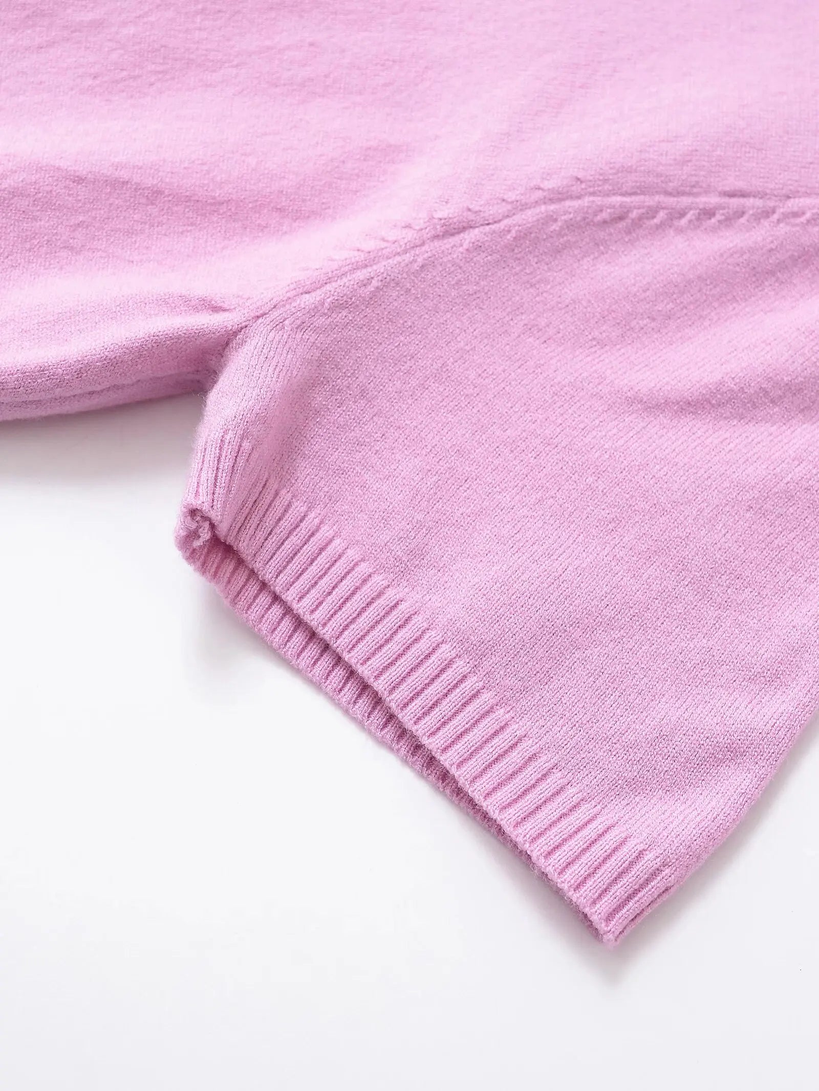 pink::Close-up of a pink knitted blanket on a white background