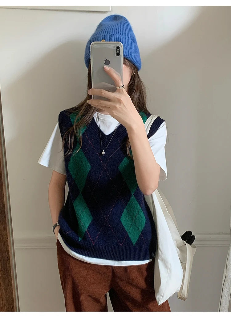 Wool O-Neck Diamond Knit Sweater